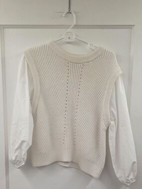 Sanctuary Cream Knit Sleeveless V-Neck Sweater Vest w/ White Blouse Sleeves Med.